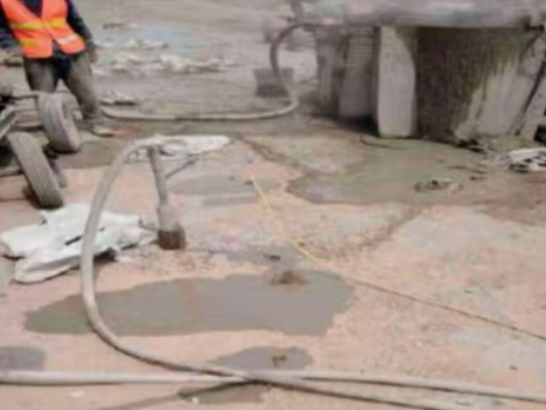 垣曲水泥混凝土路面板底注浆技术 路面脱空注浆整治方案