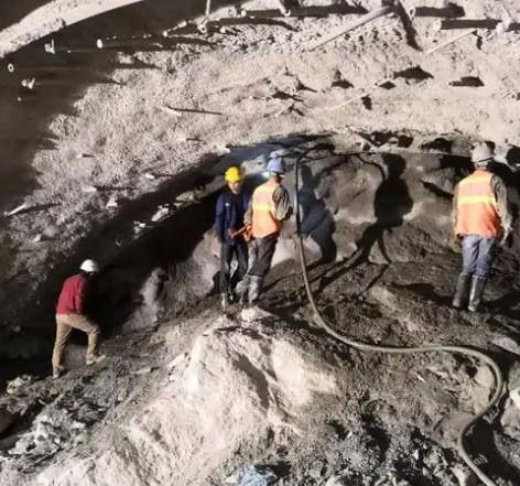 垣曲拱顶带模注浆料的施工流程及注意事项